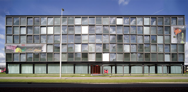 CitizenM Hotel: Stylish and prefabricated